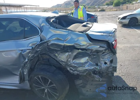 2020 Toyota Camry Se z USA, uszkodzony, nr VIN 4T1G11AK7LU951953